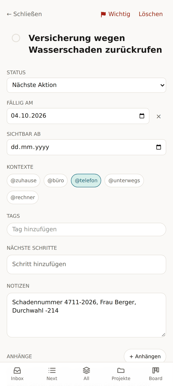 Detailansicht von „Versicherung wegen Wasserschaden zurückrufen“: Status Nächste Aktion, heute fällig, Kontext @telefon, als wichtig markiert, mit Schadennummer in den Notizen